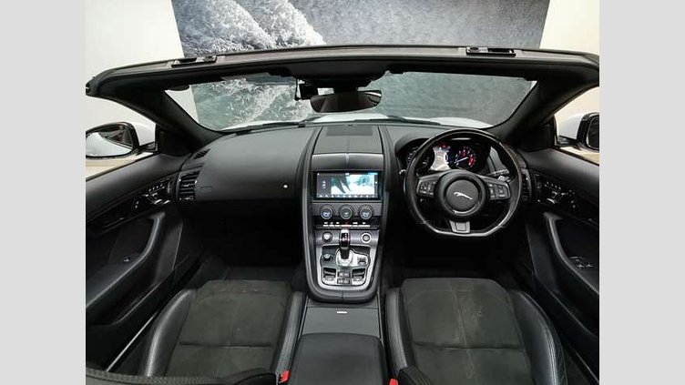 2018 認定中古車 Jaguar F-Type Fuji White 2.0 litre i4P Petrol Rダイナミック2.0L P300