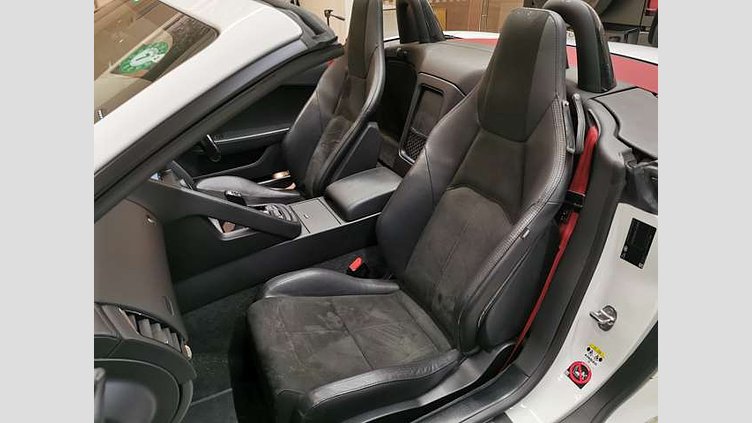 2018 認定中古車 Jaguar F-Type Fuji White 2.0 litre i4P Petrol Rダイナミック2.0L P300