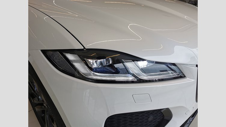 2024 認定中古車 Jaguar F-Pace オストゥーニパールホワイト D204 AWD（オートマチック）MHEV R-DYNAMIC SE