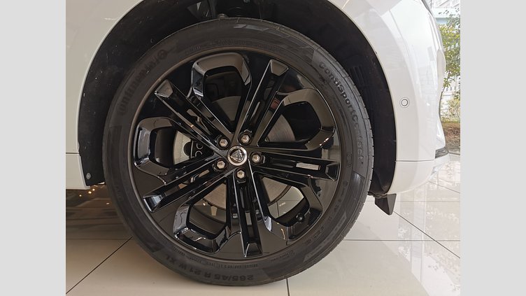 2024 認定中古車 Jaguar F-Pace オストゥーニパールホワイト D204 AWD（オートマチック）MHEV R-DYNAMIC SE