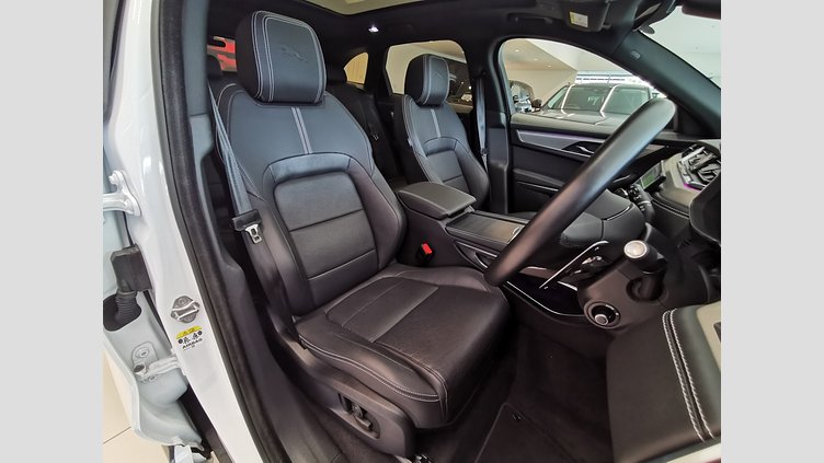 2024 認定中古車 Jaguar F-Pace オストゥーニパールホワイト D204 AWD（オートマチック）MHEV R-DYNAMIC SE