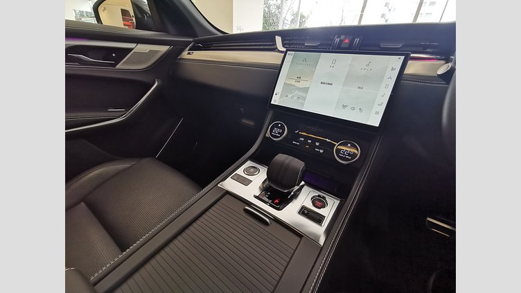 2024 認定中古車 Jaguar F-Pace オストゥーニパールホワイト D204 AWD（オートマチック）MHEV R-DYNAMIC SE