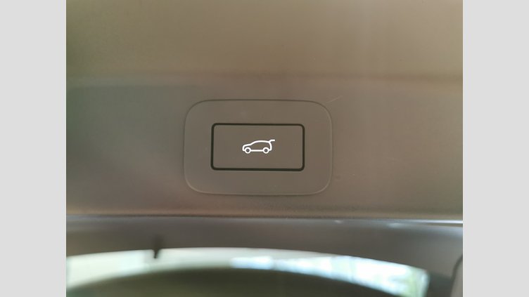 2024 認定中古車 Jaguar F-Pace オストゥーニパールホワイト D204 AWD（オートマチック）MHEV R-DYNAMIC SE