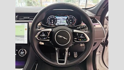 F-Pace 16