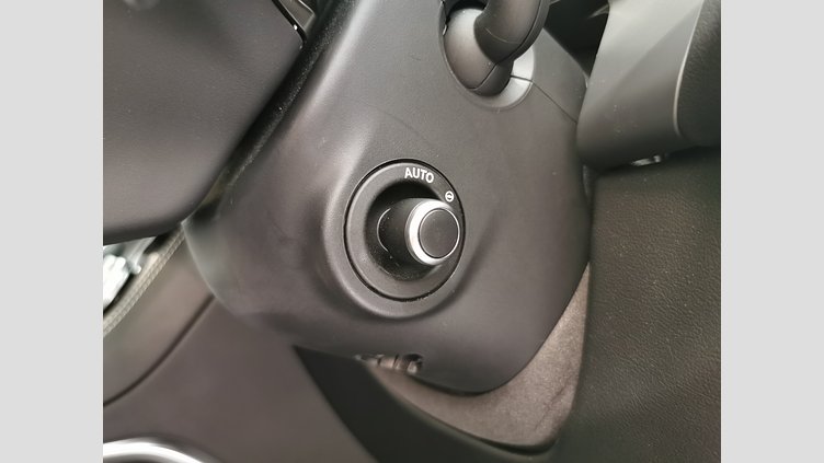 2024 認定中古車 Jaguar F-Pace オストゥーニパールホワイト D204 AWD（オートマチック）MHEV R-DYNAMIC SE