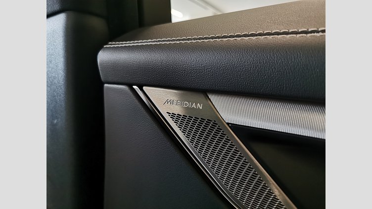 2024 認定中古車 Jaguar F-Pace オストゥーニパールホワイト D204 AWD（オートマチック）MHEV R-DYNAMIC SE