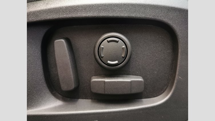 2024 認定中古車 Jaguar F-Pace オストゥーニパールホワイト D204 AWD（オートマチック）MHEV R-DYNAMIC SE