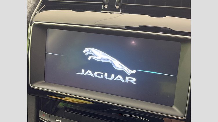 2016 認定中古車 Jaguar F-Pace Yulong White 4WD プレステージ