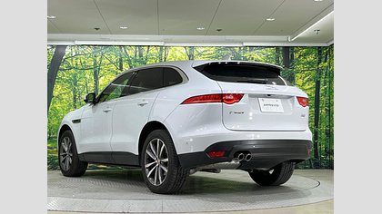 F-Pace 1