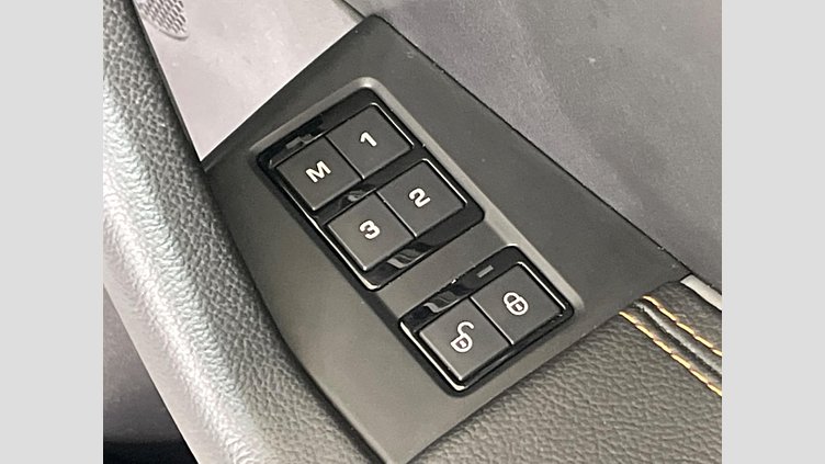 2016 認定中古車 Jaguar F-Pace Yulong White 4WD プレステージ