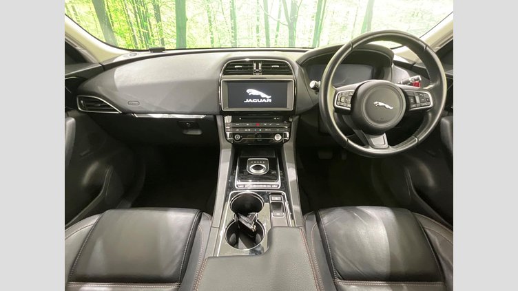 2016 認定中古車 Jaguar F-Pace Yulong White 4WD プレステージ