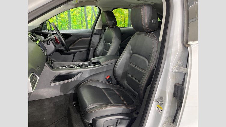 2016 認定中古車 Jaguar F-Pace Yulong White 4WD プレステージ