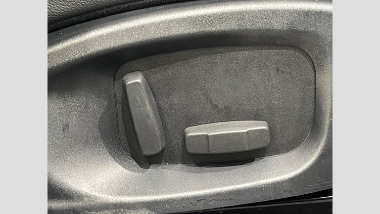 2016 認定中古車 Jaguar F-Pace Yulong White 4WD プレステージ