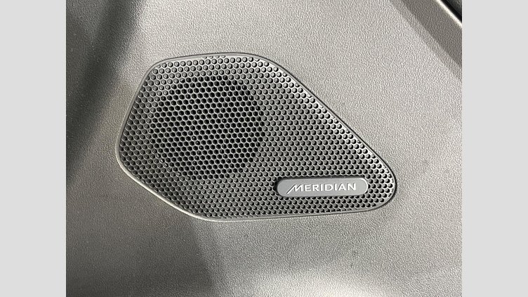 2016 認定中古車 Jaguar F-Pace Yulong White 4WD プレステージ