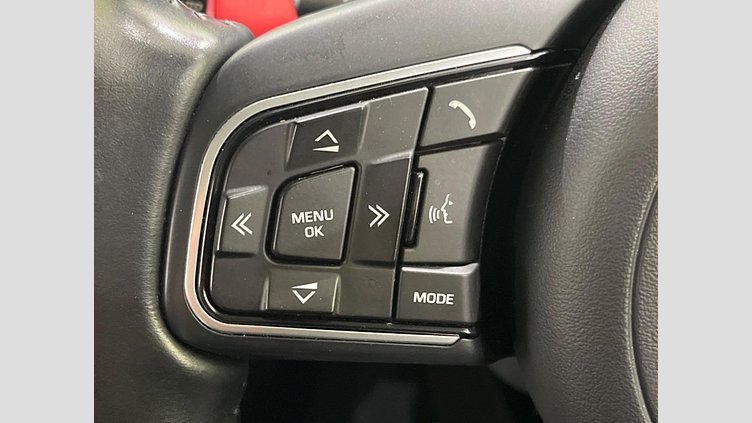 2016 認定中古車 Jaguar F-Pace Yulong White 4WD プレステージ