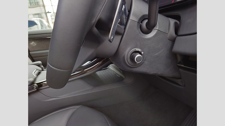 2023 認定中古車 Land Rover Range Rover Sport ヴァレジネブルー 3.0リッター6気筒400PSターボチャージドガソリンMHEV（オートマチック） FIRST EDITION