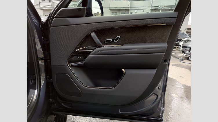 2023 認定中古車 Land Rover Range Rover Sport ヴァレジネブルー 3.0リッター6気筒400PSターボチャージドガソリンMHEV（オートマチック） FIRST EDITION