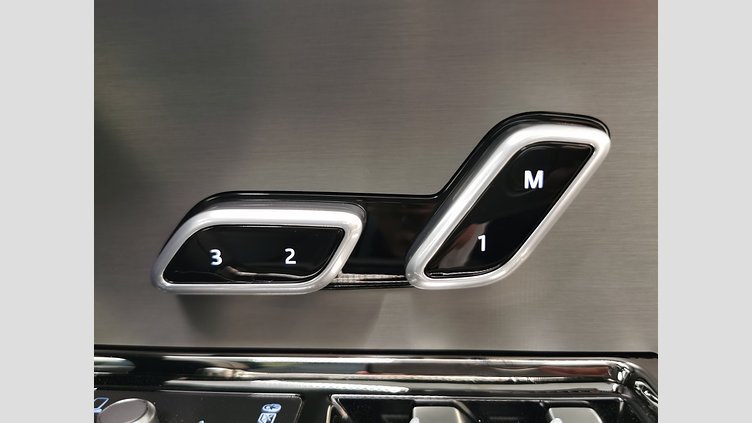 2025 認定中古車 Land Rover Range Rover Sport サントリーニブラック P550eプラグインハイブリッド（ガソリン） スタンダードホイールベース Dynamic SE