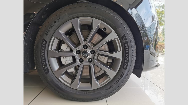 2025 認定中古車 Land Rover Range Rover Sport サントリーニブラック P550eプラグインハイブリッド（ガソリン） スタンダードホイールベース Dynamic SE