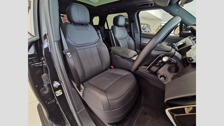 2025 認定中古車 Land Rover Range Rover Sport サントリーニブラック P550eプラグインハイブリッド（ガソリン） スタンダードホイールベース Dynamic SE