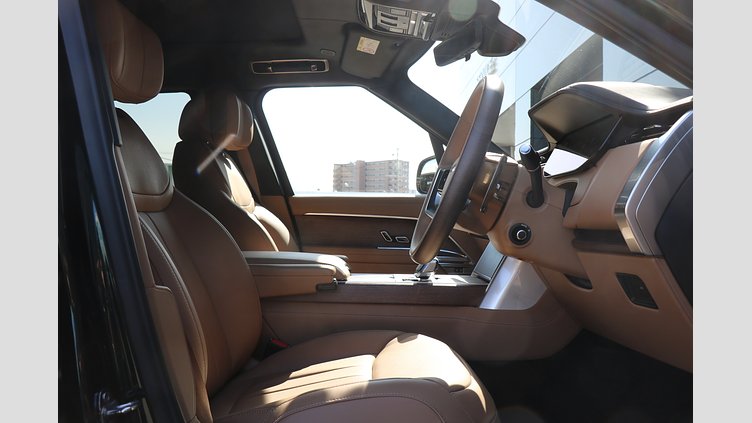 2025 認定中古車 Land Rover Range Rover ブリティッシュレーシンググリーン D350 AWD MHEV（AT） スタンダードホイールベース Autobiography