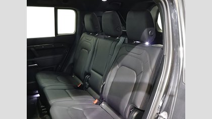 Defender 130 4