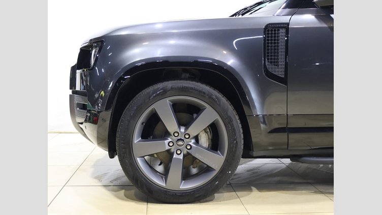 2024 認定中古車 Land Rover Defender 130 カルパチアングレイ D350 ディーゼルマイルドハイブリッド Outbound