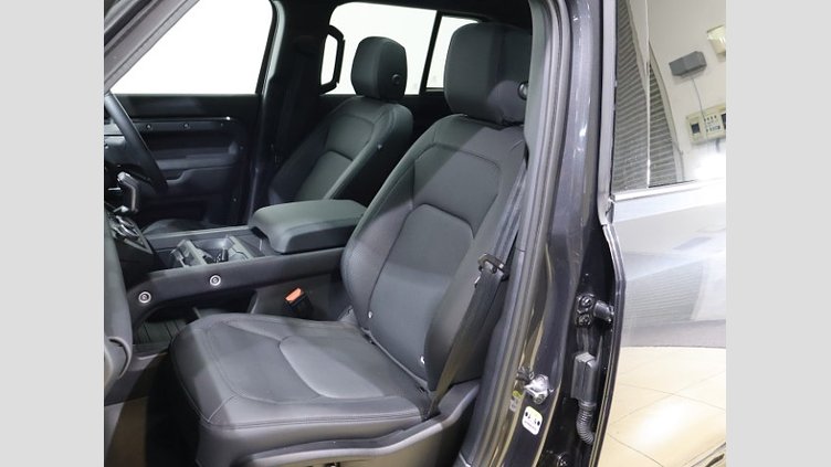 2024 認定中古車 Land Rover Defender 130 カルパチアングレイ D350 ディーゼルマイルドハイブリッド Outbound