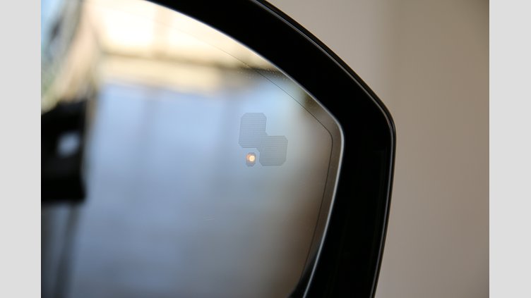 2025 認定中古車 Land Rover Range Rover Evoque サントリーニブラック プラグインハイブリッド（ガソリン） S