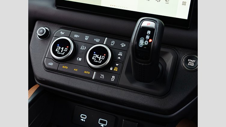 2023 認定中古車 Land Rover Defender 110 ハクバシルバー D300 AWD（AT） X　D300