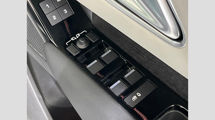 2023 認定中古車 Land Rover Range Rover Velar サントリーニブラック D200マイルドハイブリッド（ディーゼル） Standard Wheelbase Dynamic SE