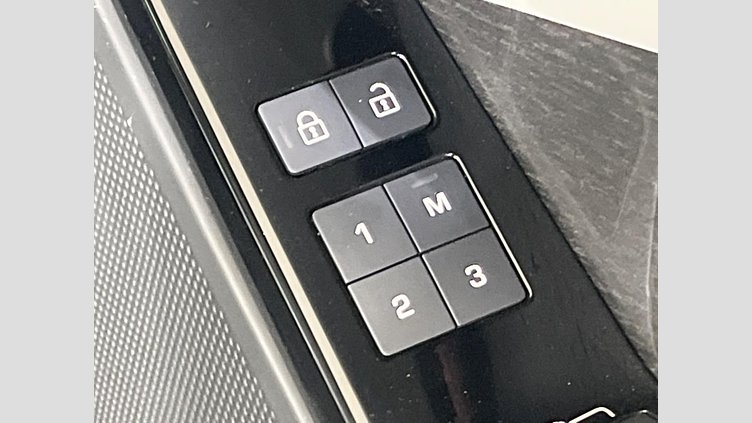 2023 認定中古車 Land Rover Range Rover Velar サントリーニブラック D200マイルドハイブリッド（ディーゼル） Standard Wheelbase Dynamic SE