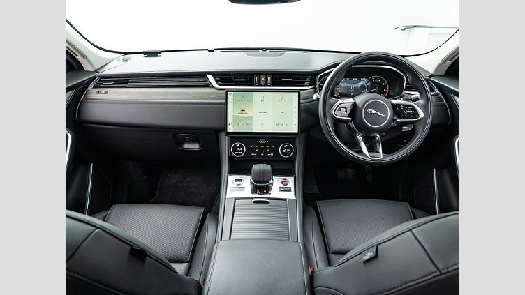 2021 認定中古車 Jaguar F-Pace フジホワイト P250 AWD（オートマチック） S