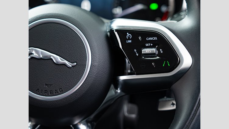 2021 認定中古車 Jaguar F-Pace フジホワイト P250 AWD（オートマチック） S