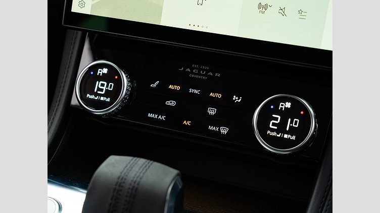 2021 認定中古車 Jaguar F-Pace フジホワイト P250 AWD（オートマチック） S