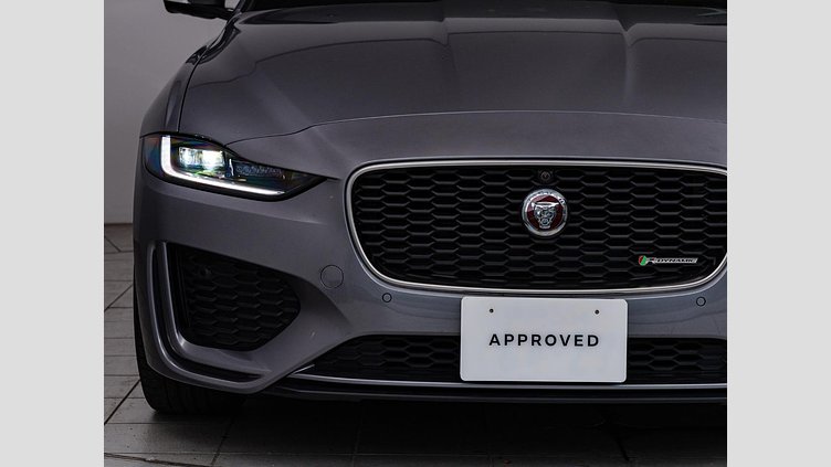 2021 認定中古車 Jaguar XE アイガーグレー D200 AWD（オートマチック）MHEV R-DYNAMIC S D200 AWD