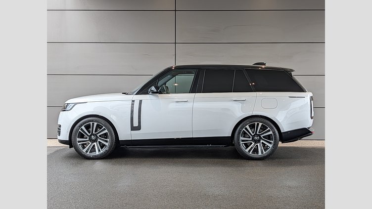 2024 認定中古車 Land Rover Range Rover オストゥーニパールホワイト（お取り扱いの有無については正規ディーラーにお問い合わせください） P550 AWD PHEV（AT） スタンダードホイールベース HSE