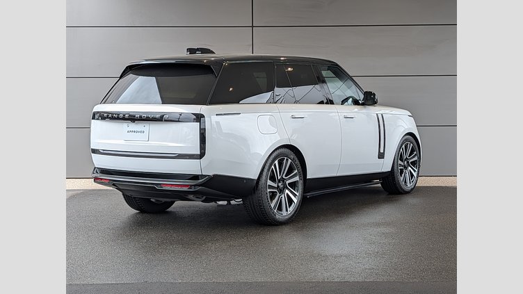 2024 認定中古車 Land Rover Range Rover オストゥーニパールホワイト（お取り扱いの有無については正規ディーラーにお問い合わせください） P550 AWD PHEV（AT） スタンダードホイールベース HSE