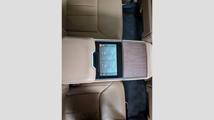 2024 認定中古車 Land Rover Range Rover オストゥーニパールホワイト（お取り扱いの有無については正規ディーラーにお問い合わせください） P550 AWD PHEV（AT） スタンダードホイールベース HSE