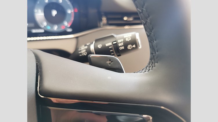 2024 認定中古車 Land Rover Range Rover Evoque オストゥーニパールホワイト D200マイルドハイブリッド（ディーゼル） スタンダードホイールベース S