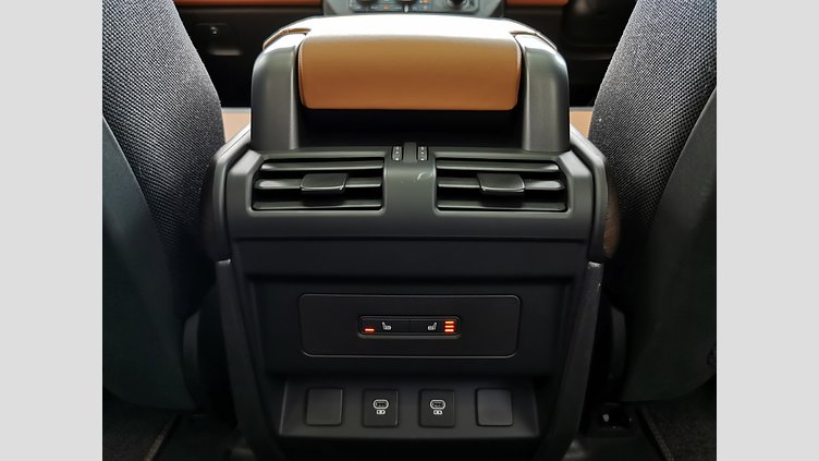 2024 認定中古車 Land Rover Defender 90 サントリーニブラック D300 AWD（AT） X