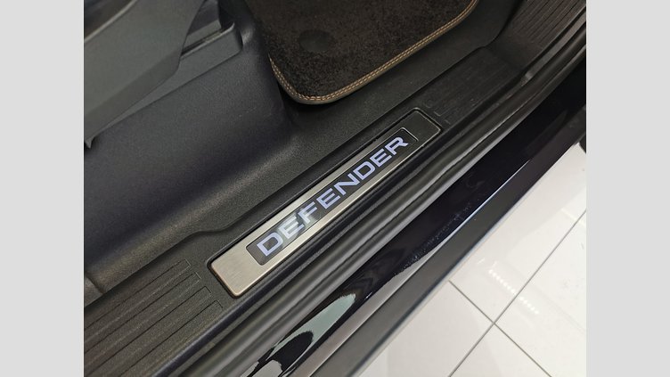 2024 認定中古車 Land Rover Defender 90 サントリーニブラック D300 AWD（AT） X