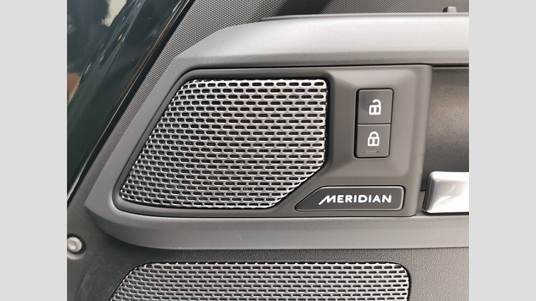 2024 認定中古車 Land Rover Defender 90 サントリーニブラック D300 AWD（AT） X