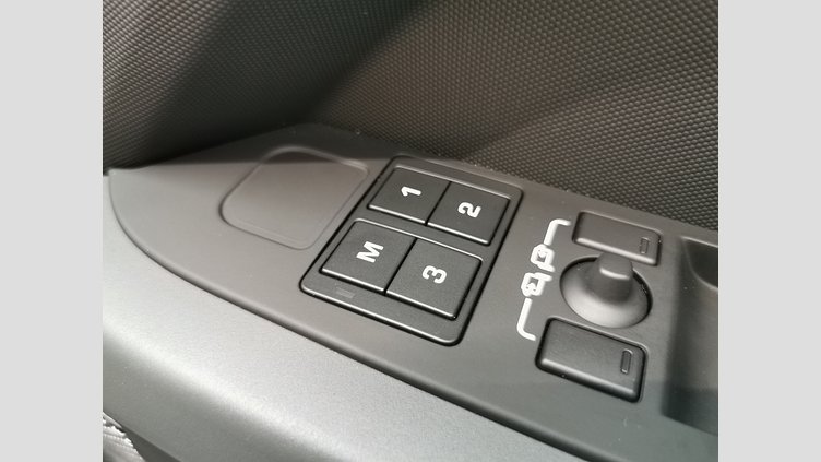 2024 認定中古車 Land Rover Defender 90 サントリーニブラック D300 AWD（AT） X