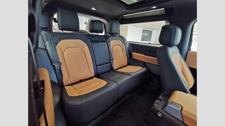 2024 認定中古車 Land Rover Defender 90 サントリーニブラック D300 AWD（AT） X