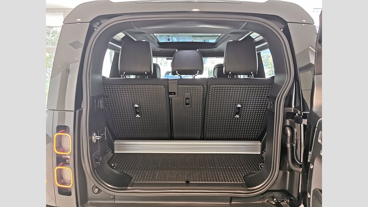 2024 認定中古車 Land Rover Defender 90 サントリーニブラック D300 AWD（AT） X