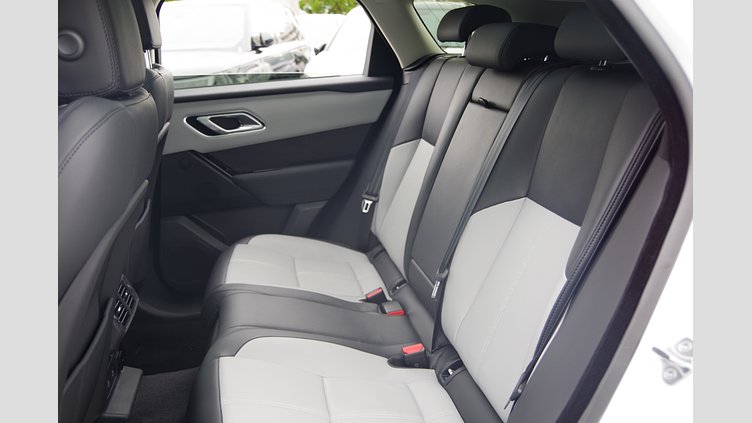 2024 認定中古車 Land Rover Range Rover Velar オストゥーニパールホワイト P400eプラグインハイブリッド（ガソリン） スタンダードホイールベース Dynamic SE