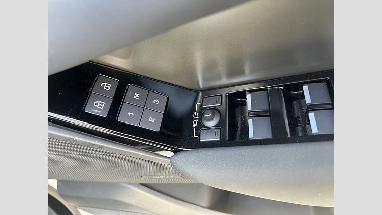 2024 認定中古車 Land Rover Range Rover Velar オストゥーニパールホワイト D200マイルドハイブリッド（ディーゼル） スタンダードホイールベース Dynamic SE