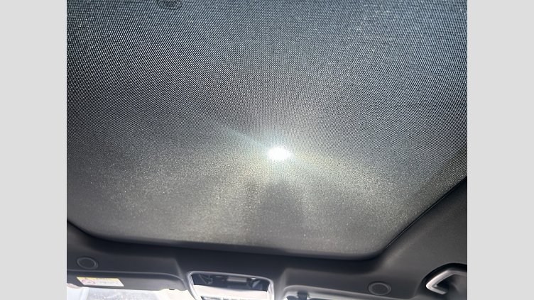 2024 認定中古車 Land Rover Range Rover Velar オストゥーニパールホワイト D200マイルドハイブリッド（ディーゼル） スタンダードホイールベース Dynamic SE