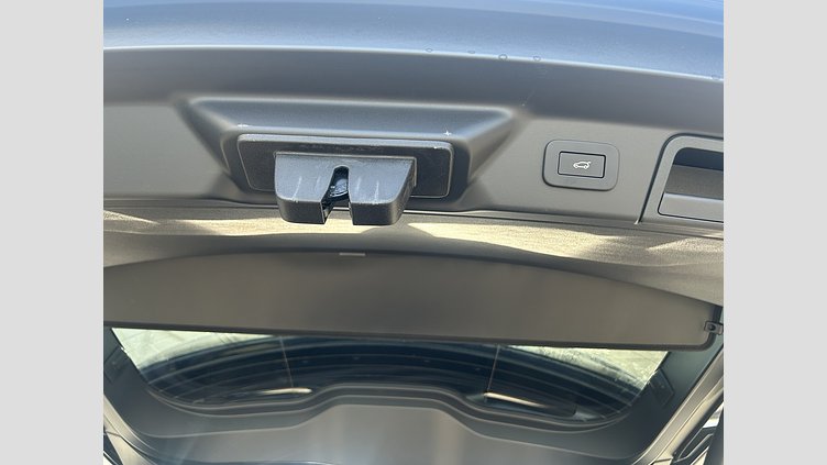 2024 認定中古車 Land Rover Range Rover Velar オストゥーニパールホワイト D200マイルドハイブリッド（ディーゼル） スタンダードホイールベース Dynamic SE